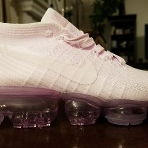 Women's Nike Air Max vapormax new in box size 7!!